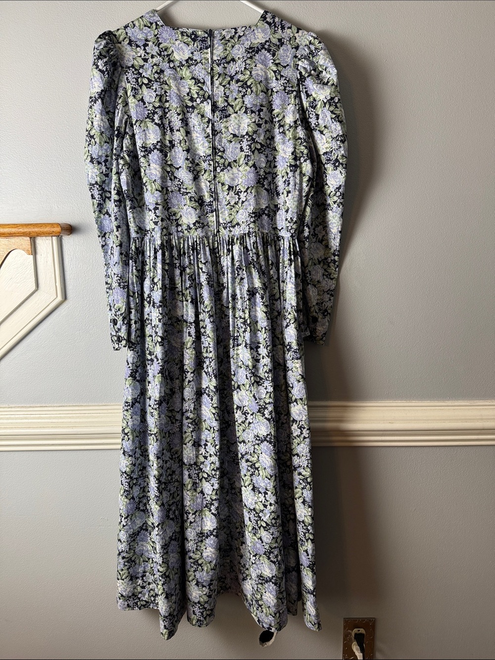 Vintage 80s Laura Ashley Lavender and Green Floral Long-Sleeve Maxi Dress - Picture 7 of 10